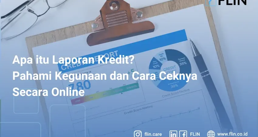 Laporan kredit pada clipboard dengan pena