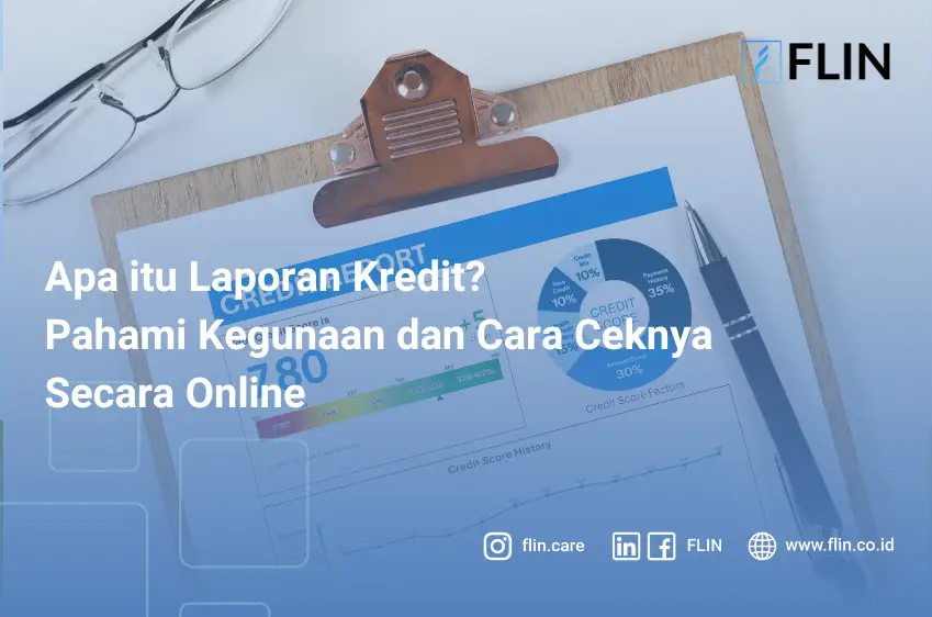 Laporan kredit pada clipboard dengan pena